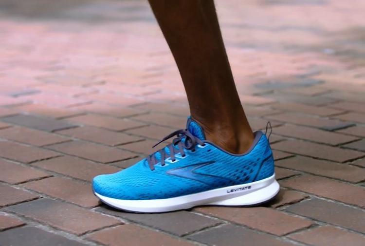 brooks running shoes outlet locations